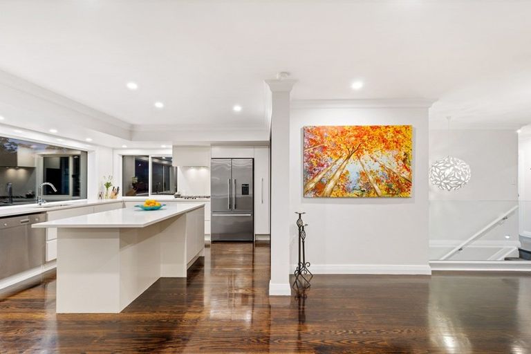 Photo of property in 37 Eastcliffe Road, Castor Bay, Auckland, 0620