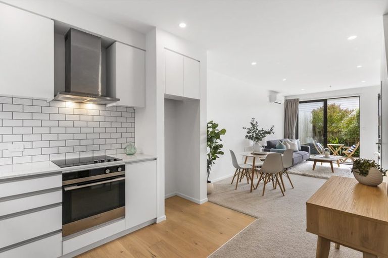 Photo of property in 2/62 Spenmoor Street, Newlands, Wellington, 6037