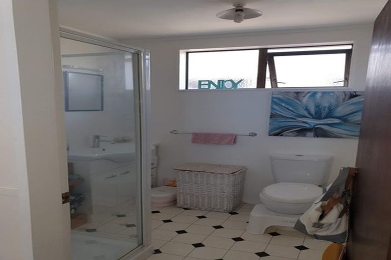 Photo of property in 14 Halladale Road, Papakowhai, Porirua, 5024