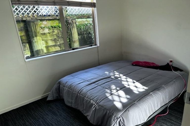 Photo of property in 1/5 Sunnyside Road, Sunnyvale, Auckland, 0612