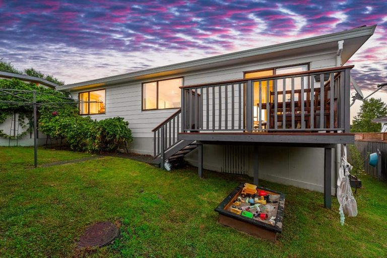 Photo of property in 2/239 Waitemata Drive, Ranui, Auckland, 0612