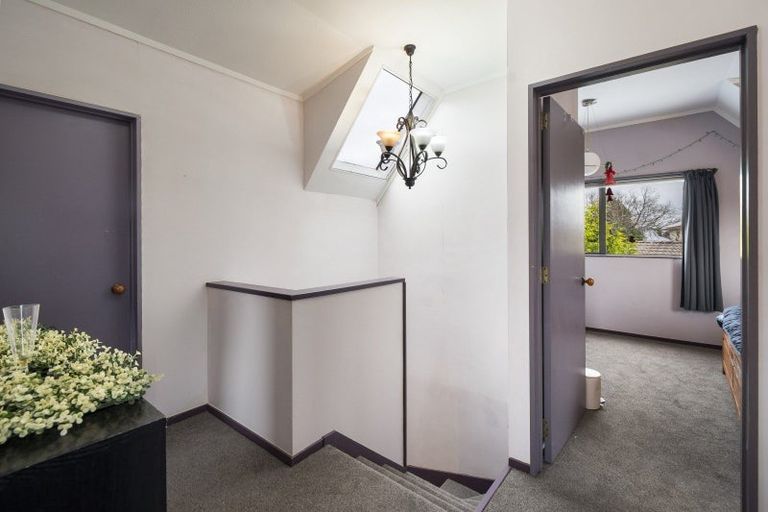 Photo of property in 20 Springdale Grove, Fitzherbert, Palmerston North, 4410