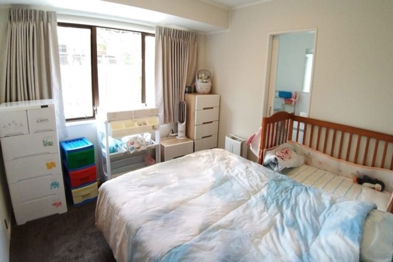 Photo of property in 2/67 Aviemore Drive, Highland Park, Auckland, 2010