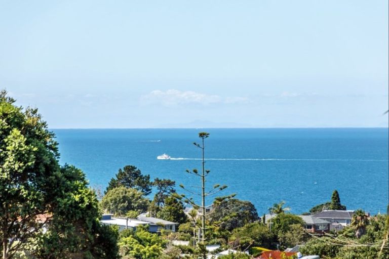 Photo of property in 2/8 Braemar Road, Castor Bay, Auckland, 0620