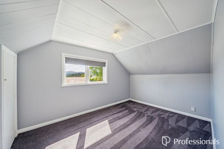 Photo of property in 400 Stokes Valley Road, Stokes Valley, Lower Hutt, 5019