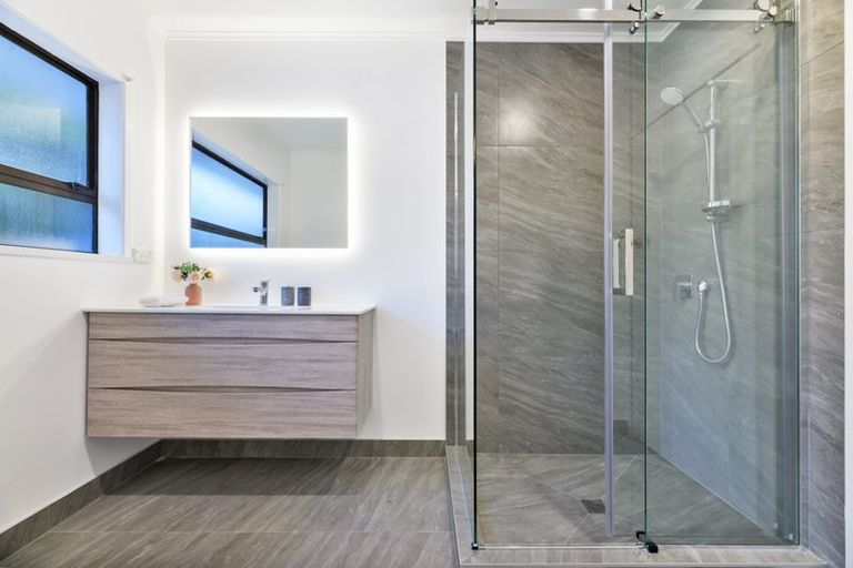 Photo of property in 22 Chilcott Road, Henderson, Auckland, 0612