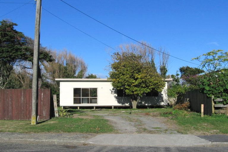 Photo of property in 39 Kiharoa Street, Otaki Beach, Otaki, 5512