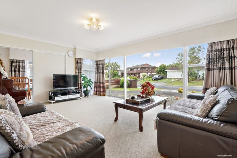 Photo of property in 49 Tupaki Place, Pakuranga Heights, Auckland, 2010