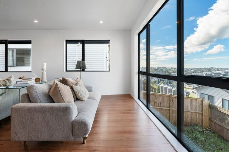 Photo of property in 25 Baumea Rise, Massey, Auckland, 0614