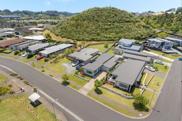 Photo of property in 21 Lakeview Quay, Pyes Pa, Tauranga, 3112