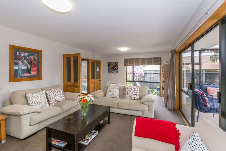 Photo of property in 2/8 Herbs Place, Cashmere, Christchurch, 8022