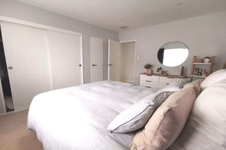 Photo of property in 42 Edgecombe Street, Newlands, Wellington, 6037