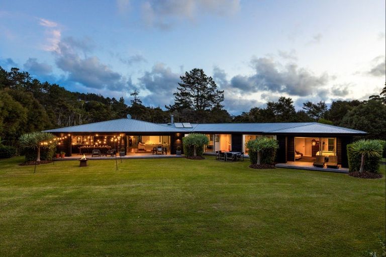 Photo of property in 875 Hibiscus Coast Highway, Waiwera, Orewa, 0994