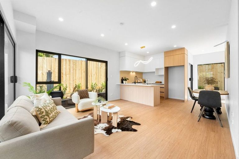 Photo of property in 101d Gossamer Drive, Pakuranga Heights, Auckland, 2010