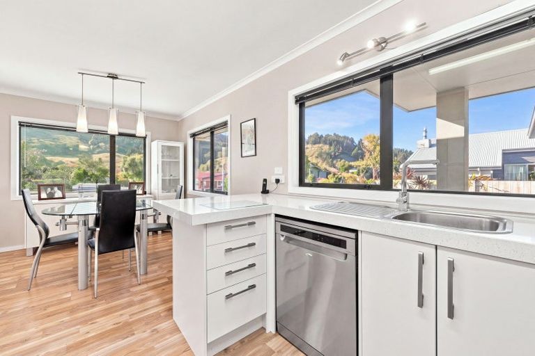 Photo of property in 1a Glendermid Close, Sawyers Bay, Port Chalmers, 9023