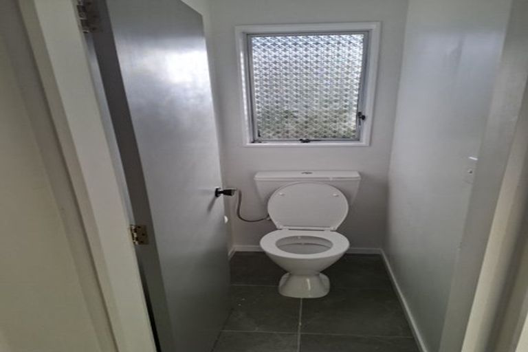 Photo of property in 4 Stroud Way, Newlands, Wellington, 6037