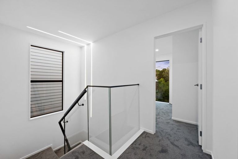 Photo of property in 2/1 Montana Avenue, Murrays Bay, Auckland, 0630