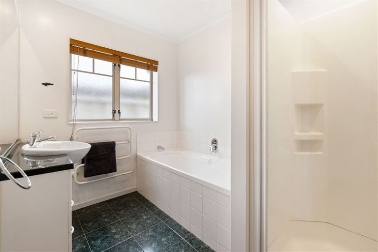 Photo of property in 40 Starlight Cove, Hobsonville, Auckland, 0618