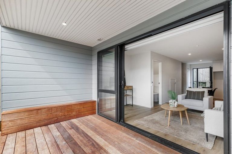 Photo of property in 4/21 Divich Avenue, Te Atatu South, Auckland, 0610