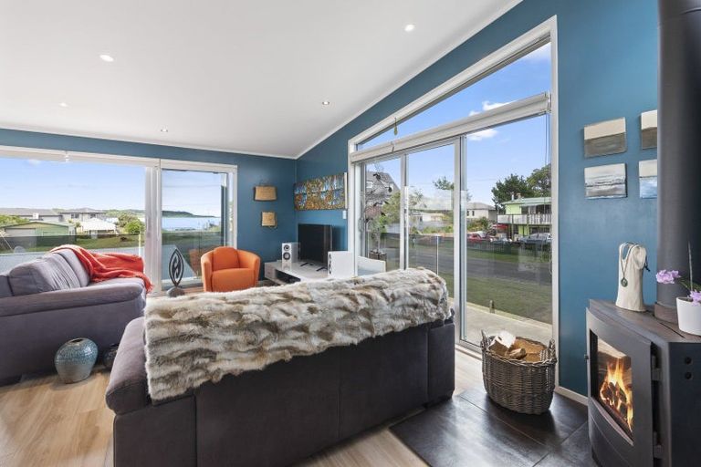 Photo of property in 18 Robbie Street, Foxton Beach, Foxton, 4815
