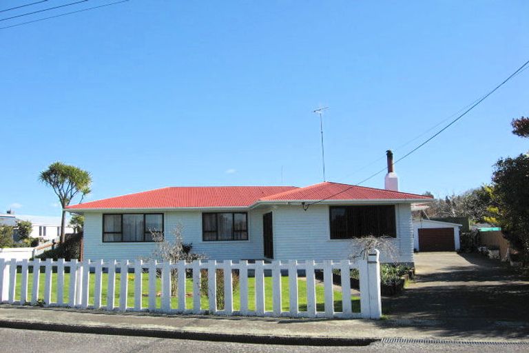 Photo of property in 27 Mcgreevy Street, Waipawa, 4210