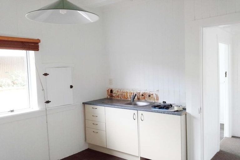 Photo of property in 3 Shortland Street, Lower Vogeltown, New Plymouth, 4310