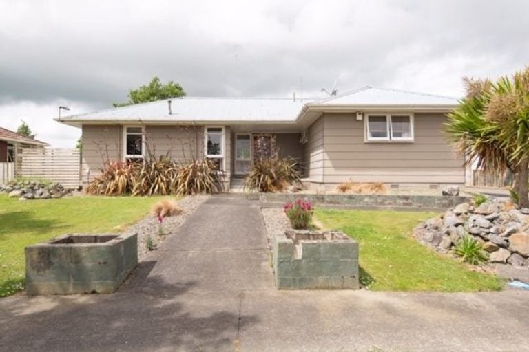 Photo of property in 15 Egmont Place, Westbrook, Palmerston North, 4412