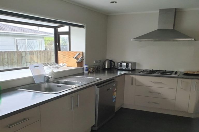 Photo of property in 30 Riverside Drive, Waiuku, 2123