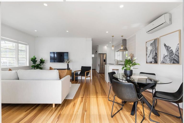 Photo of property in 1/8 West Lynn Road, Titirangi, Auckland, 0604