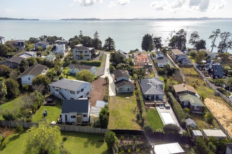 Photo of property in 75 Marine Parade, Mellons Bay, Auckland, 2014