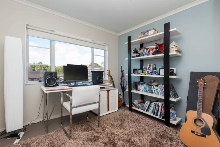 Photo of property in 13 Chateau Rise, Flat Bush, Auckland, 2016
