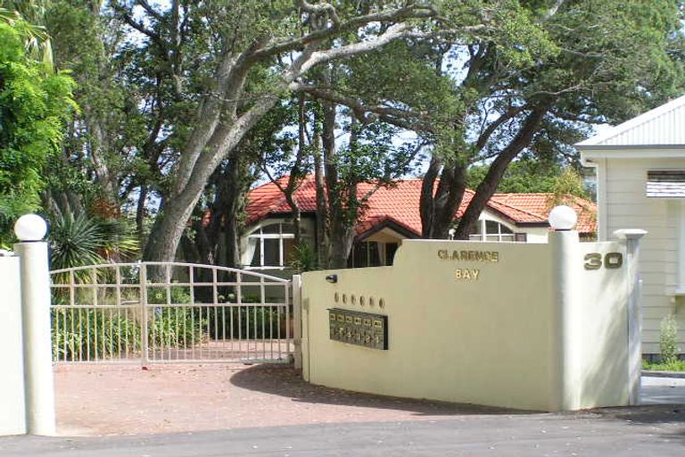 Photo of property in 1/30 Clarence Road, Northcote Point, Auckland, 0627