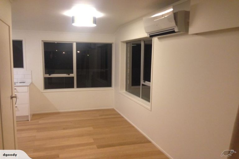 Photo of property in 2/79 Moore Street, Hillcrest, Auckland, 0627