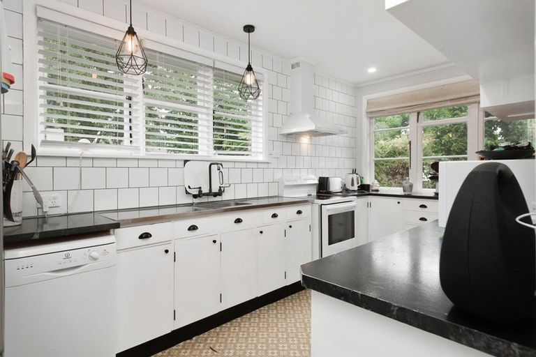 Photo of property in 19 Willis Street, Bader, Hamilton, 3206