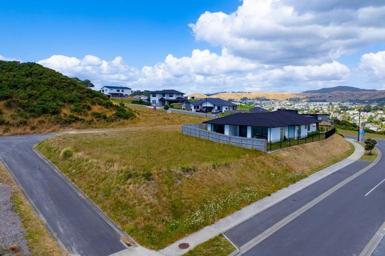 Photo of property in 25 Te Hoiere Street, Aotea, Porirua, 5024