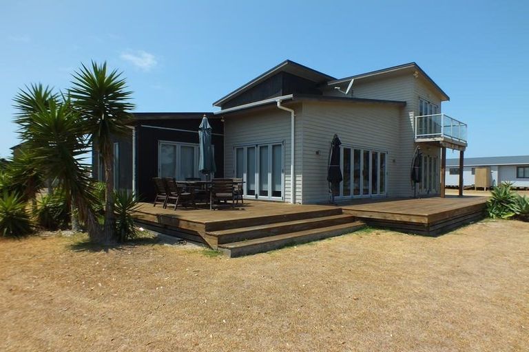 Photo of property in 124 Ti Kouka Crescent, Matarangi, Whitianga, 3592