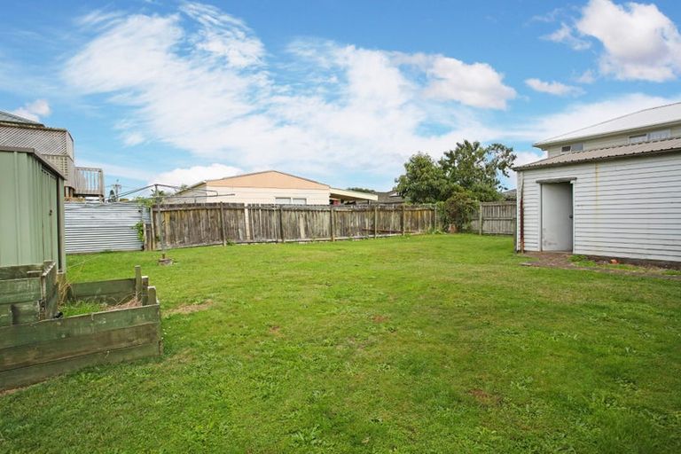 Photo of property in 17 Pukeroa Place, Papakura, 2110