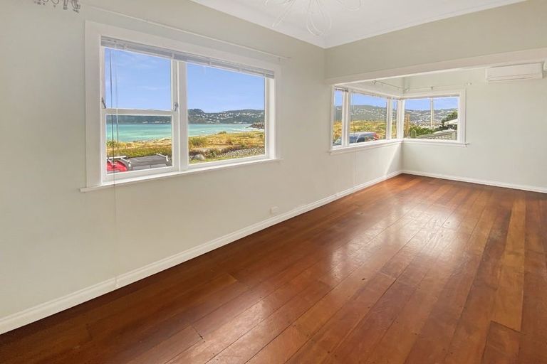 Photo of property in 37 Moa Point Road, Moa Point, Wellington, 6022