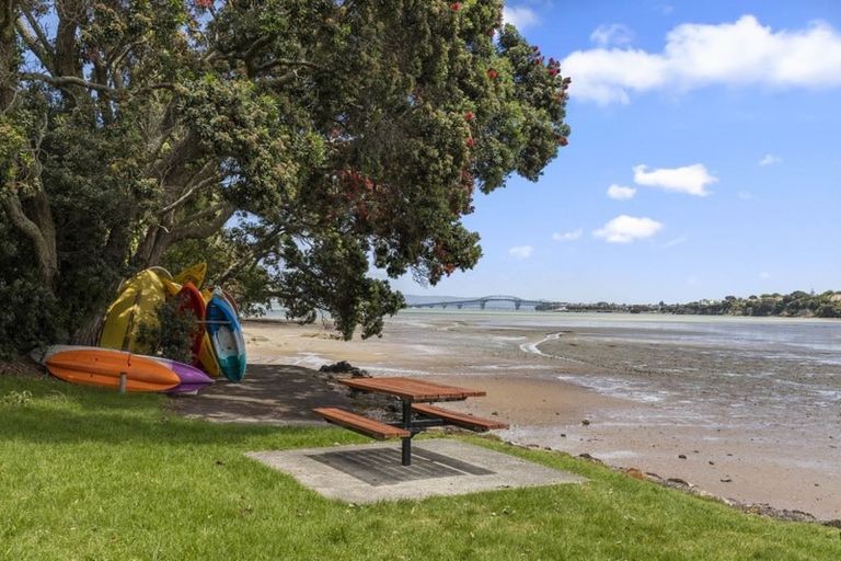 Photo of property in 13 Aramoana Avenue, Devonport, Auckland, 0624