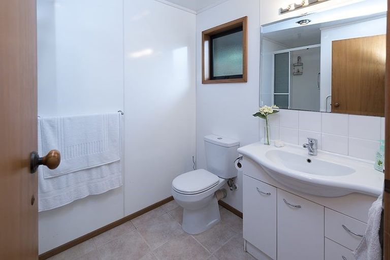 Photo of property in 17 Stevenson Way, Cockle Bay, Auckland, 2014