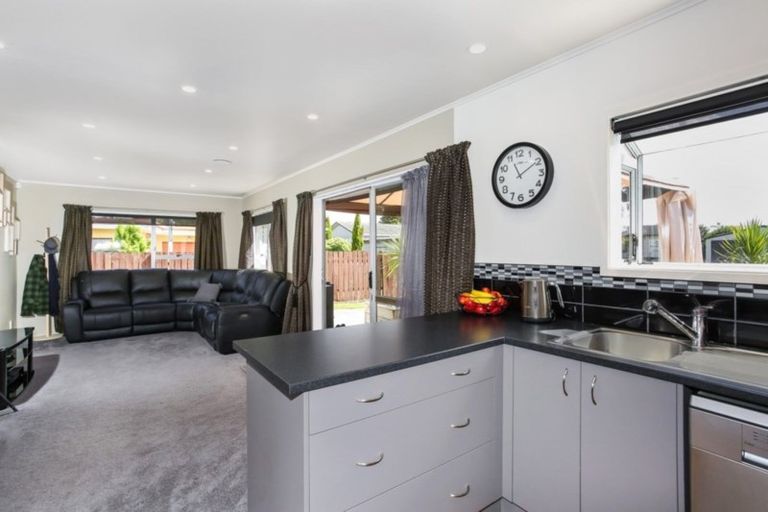 Photo of property in 2/30 Waiari Road, Conifer Grove, Takanini, 2112