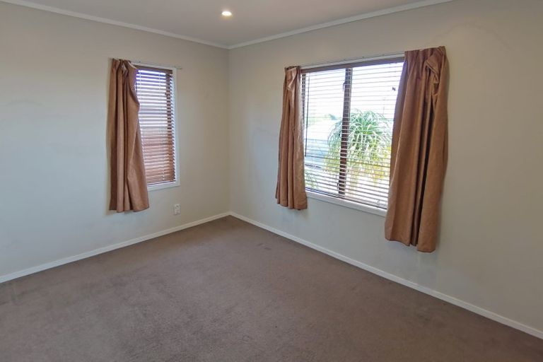 Photo of property in 457 Don Buck Road, Massey, Auckland, 0614