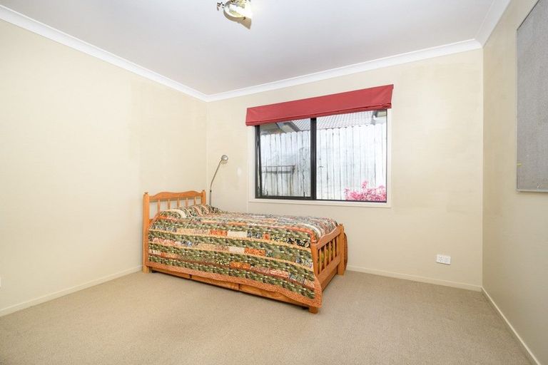 Photo of property in 5 Fairford Avenue, Henderson, Auckland, 0612