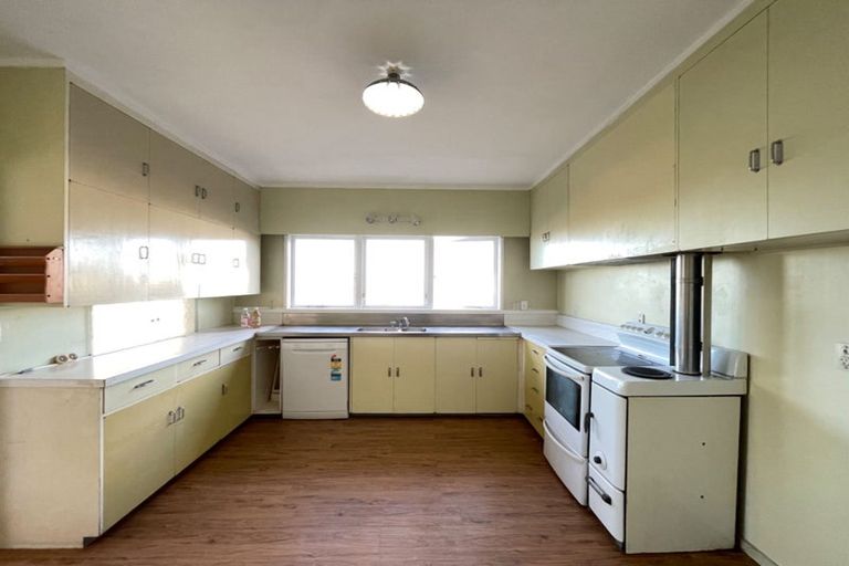 Photo of property in 89 Forrest Hill Road, Milford, Auckland, 0620