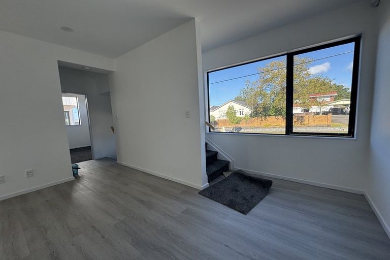 Photo of property in 10 Elcoat Avenue, Henderson, Auckland, 0612