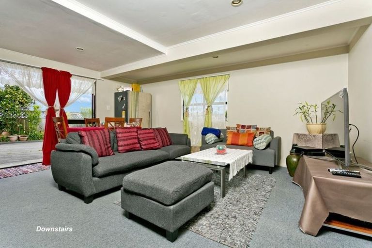 Photo of property in 80 Totaravale Drive, Totara Vale, Auckland, 0629