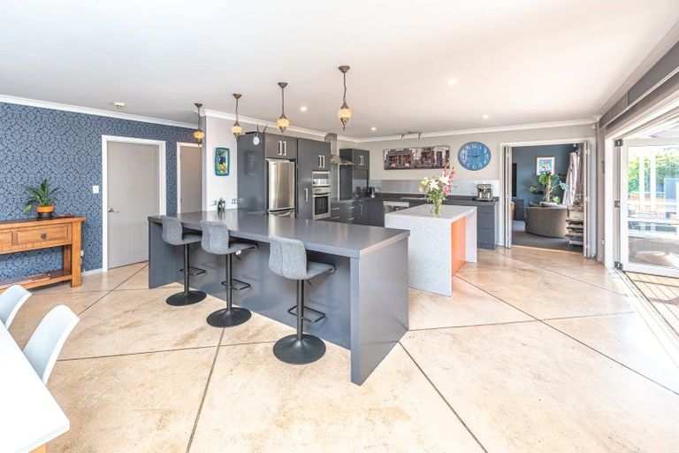 Photo of property in 18 Golf Vue Place, Castlecliff, Whanganui, 4501