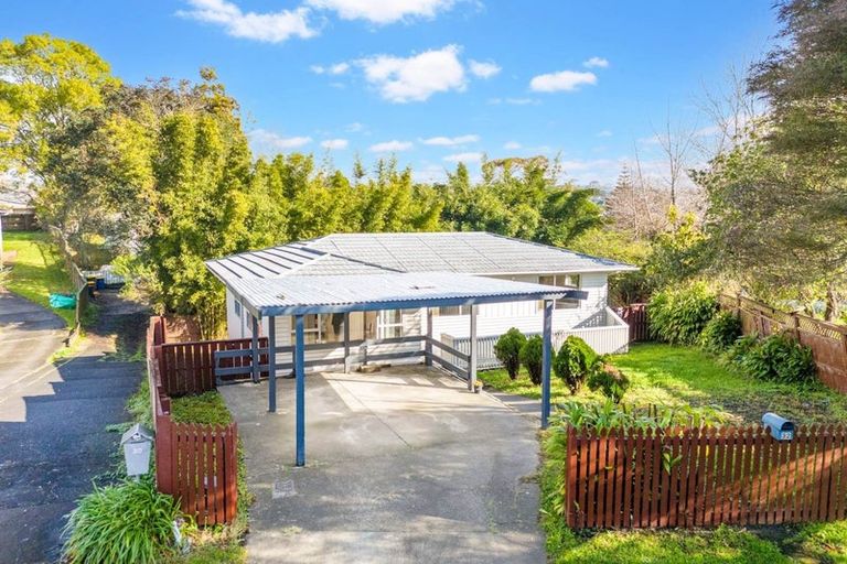 Photo of property in 32 Kelkirk Street, Kelston, Auckland, 0602