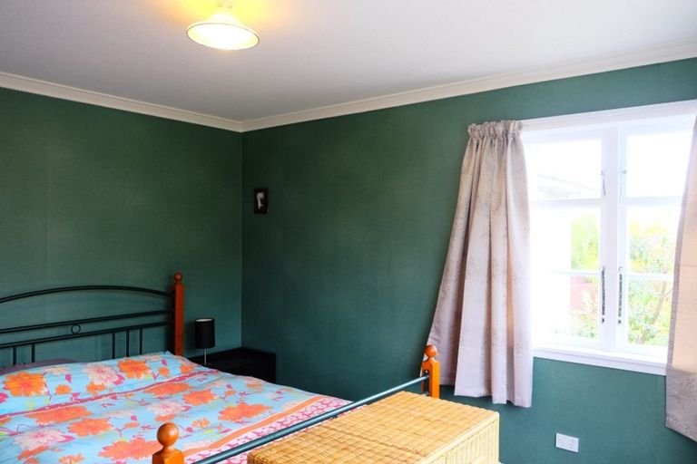 Photo of property in 9 Bell Street, Tawa, Wellington, 5028