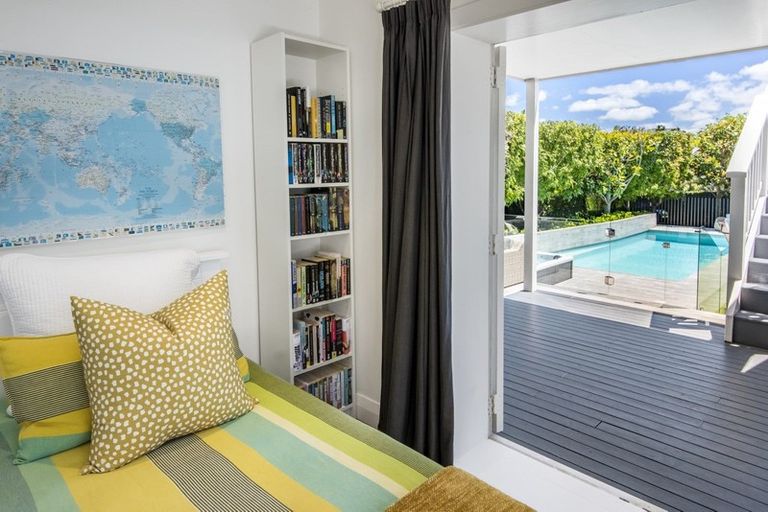 Photo of property in 111 Vauxhall Road, Narrow Neck, Auckland, 0624